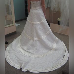 2 Be Bride Ivory Wedding Dress